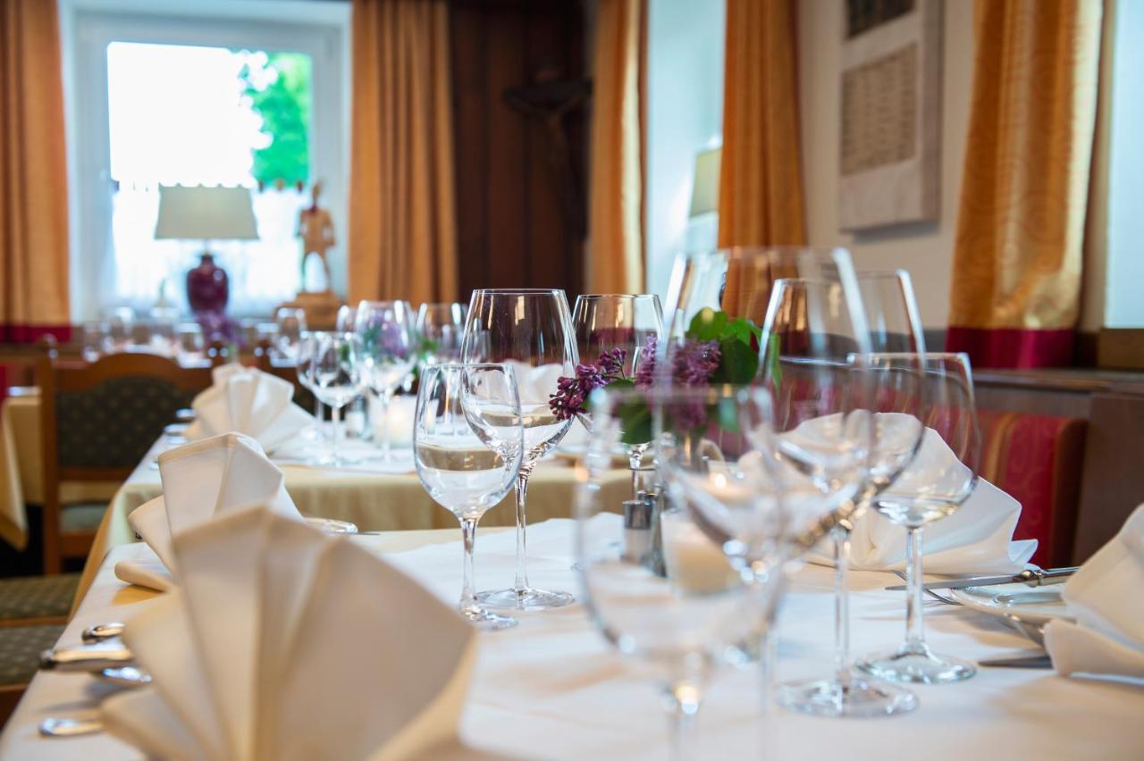 Hotel Landgasthof Altwirt Seeham Esterno foto