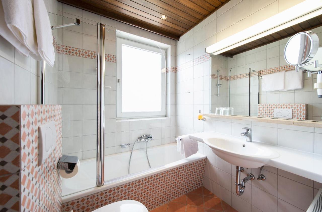 Hotel Landgasthof Altwirt Seeham Esterno foto