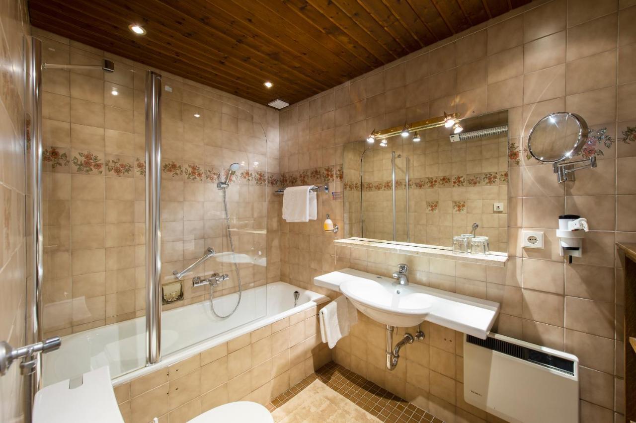 Hotel Landgasthof Altwirt Seeham Esterno foto