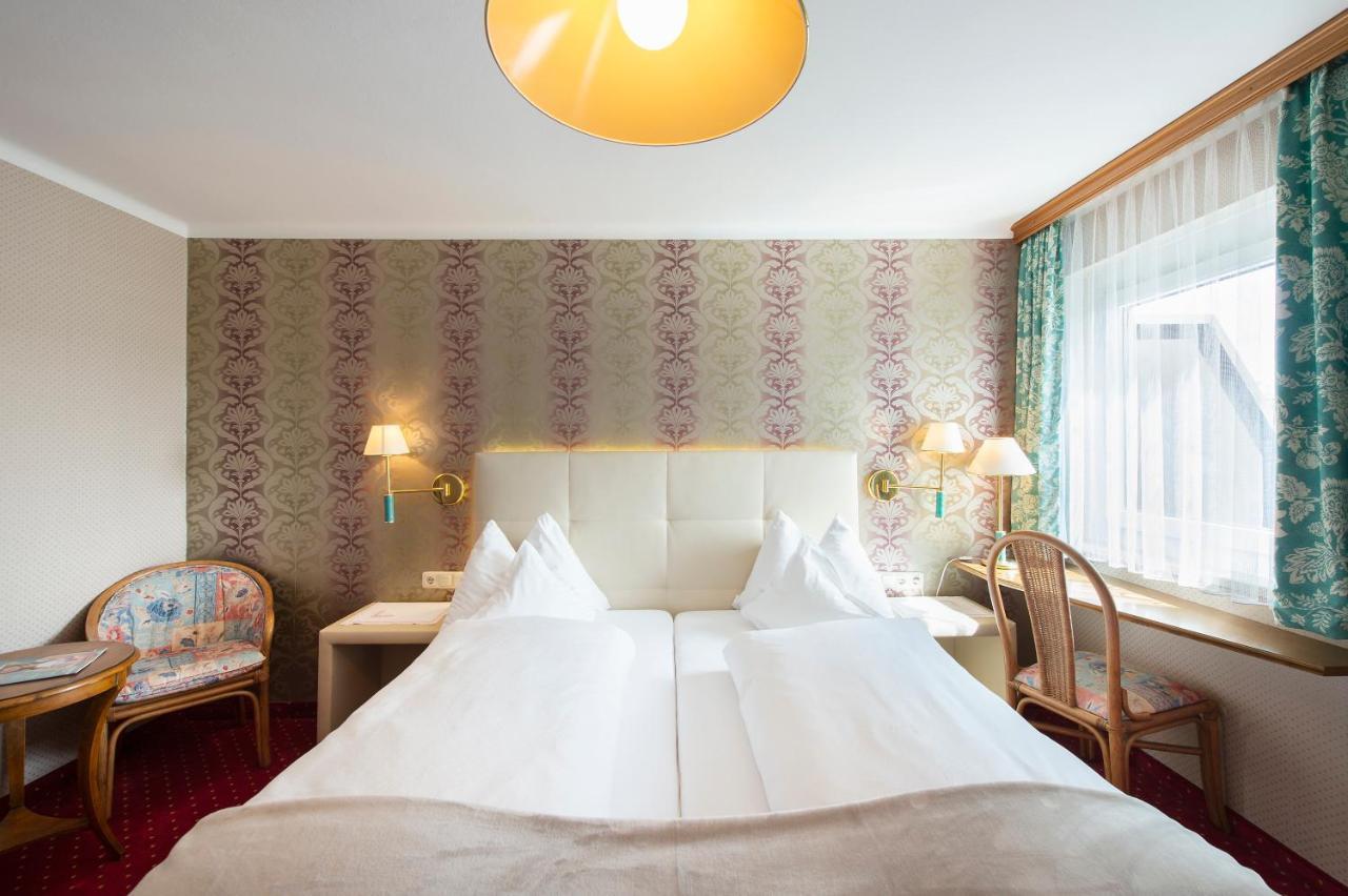 Hotel Landgasthof Altwirt Seeham Esterno foto